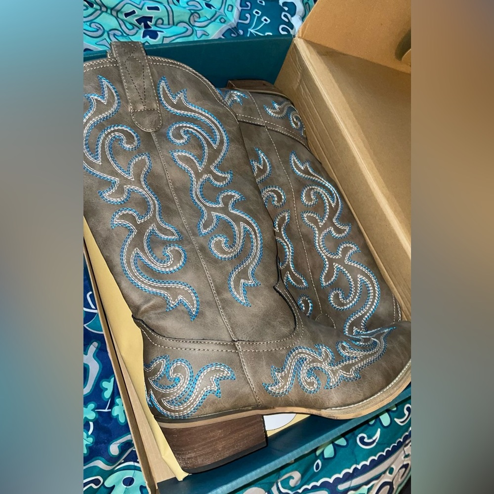 brown cowgirl boots with white and blue detailing. perfect condition worn once
